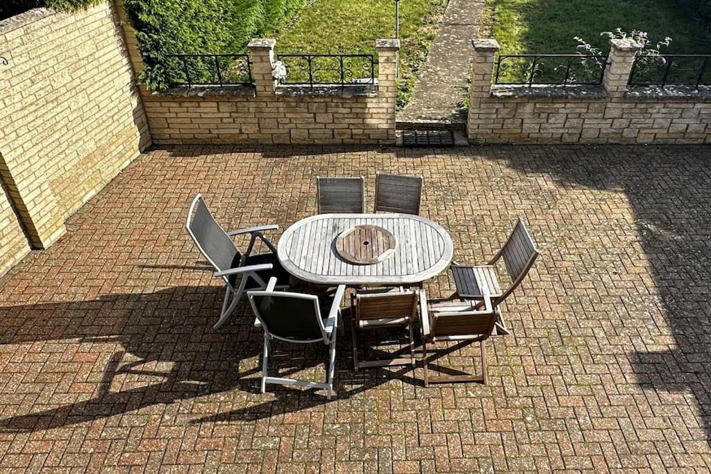 Green Haven Villa - 4Br Spacious House With Hot Tub, Ample Parking, Air Condition, Wifi, Netflix, Patio & Garden Kidlington Eksteriør billede